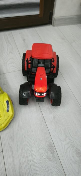 Детска кола и трактор