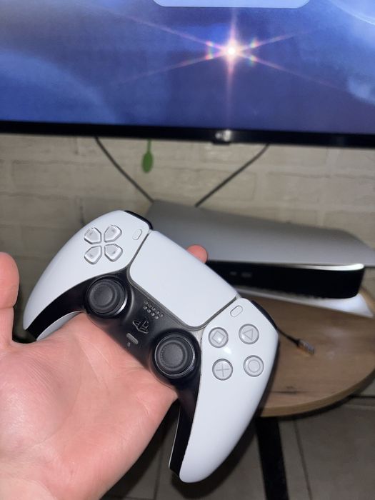 Продам PlayStation 5 в отличном состоянии