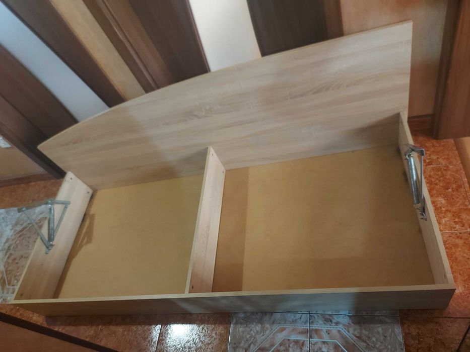 Продавам легло,диван!