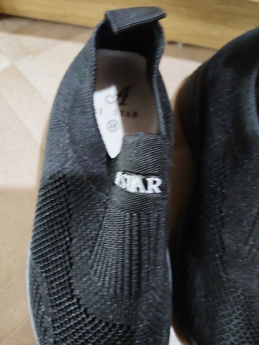 Обувки за момче.