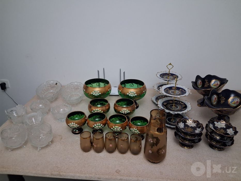 Xrustal bagema ko'k idish va bogema grafin