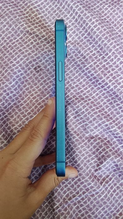 Продам Iphone 13