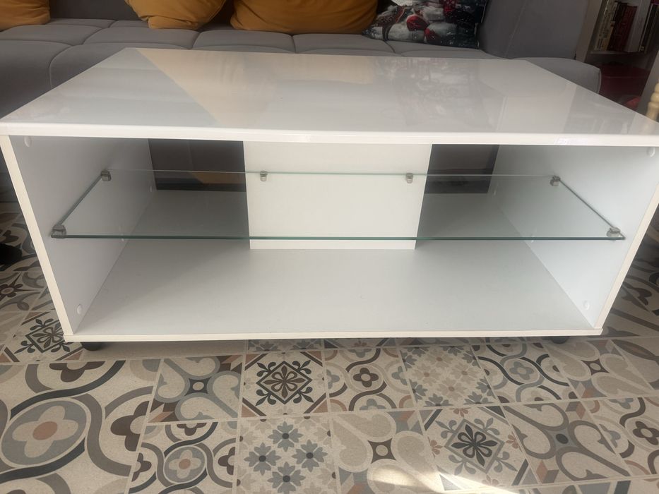 Бяла холна маса.