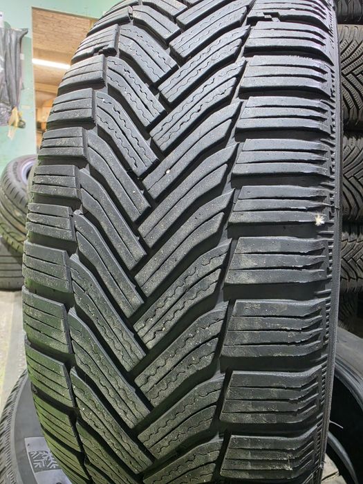 2 бр зимни 205/55/17 Michelin 22г