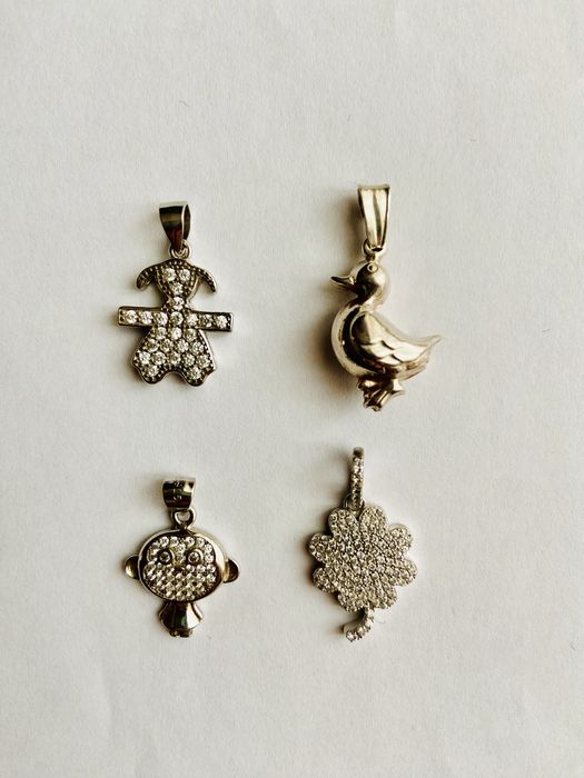 4 pandantive din argint