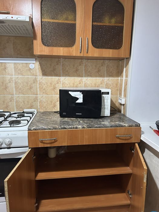 Продам кухонный гарнитур ,недорого