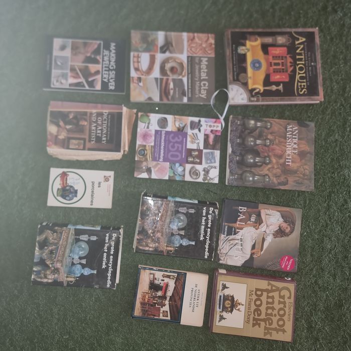 Lot cărți artă și antichități – enciclopedii & ghiduri internaționale