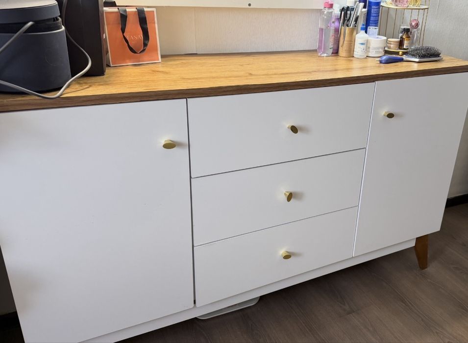 комод с зеркалом