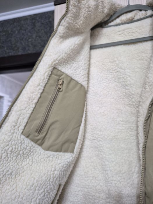 Продам куртку на мальчика подростка