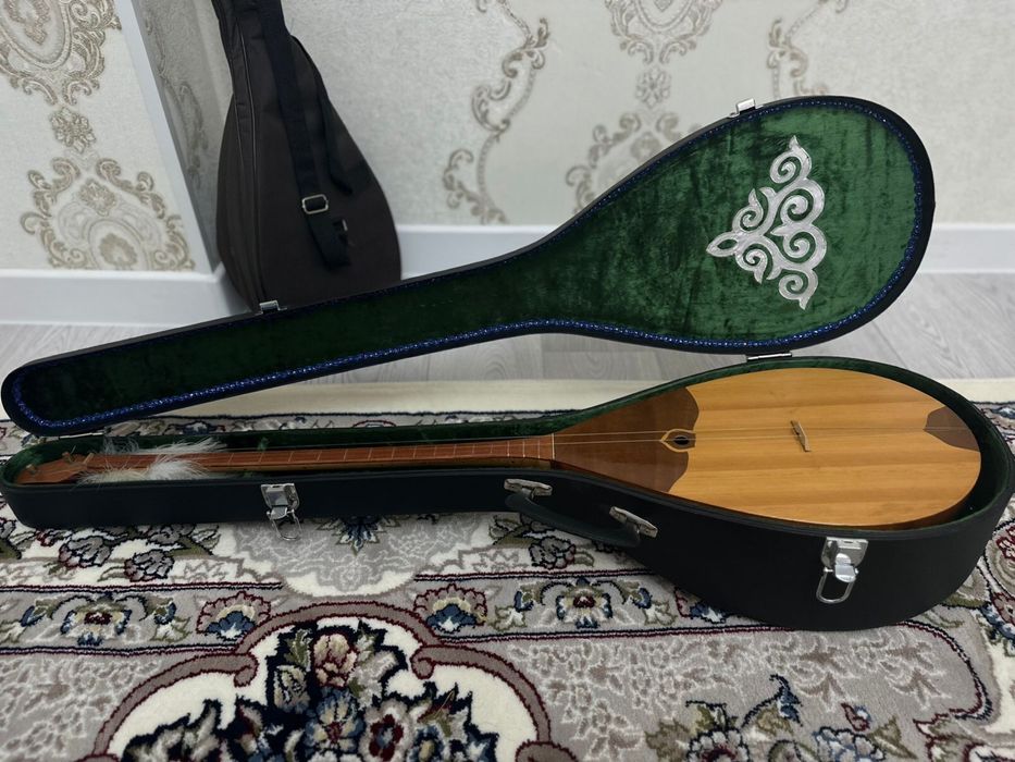 Домбыра сатылады кәсіби