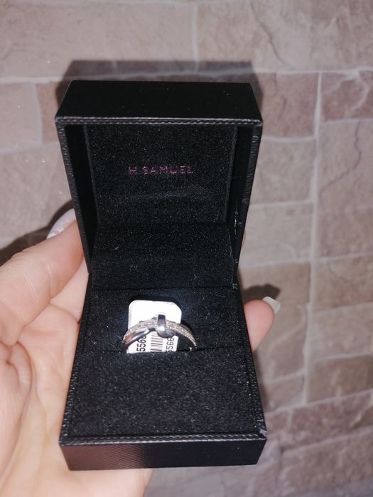 Златни пръстени с диаманти