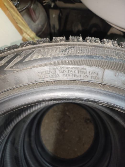 Продам зимнию резину,липучка.