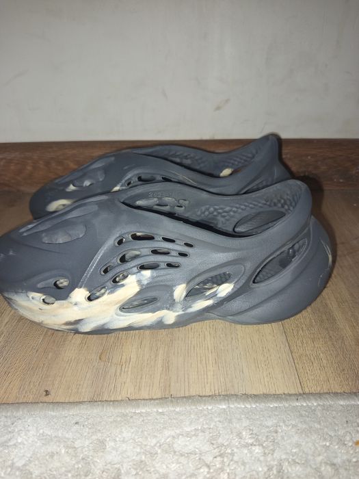 Продаю кроксы foam runner