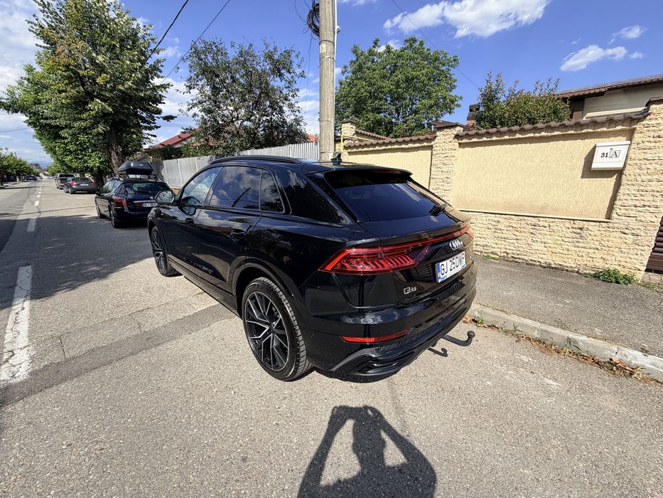 Audi Q8 S-line Black Edition