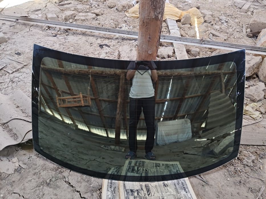 Toyota Avensis, заднее лобовое стекло оригинал