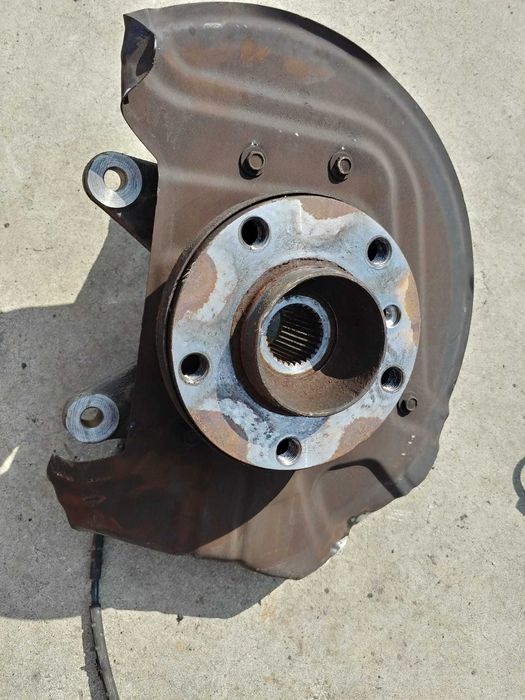 fuzeta dreapta fata  2.0 d bmw x3 e83  2007