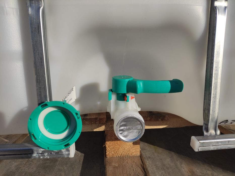 Цистерни 1000 литра,бидони 1000 литра ,КАТО НОВИ!