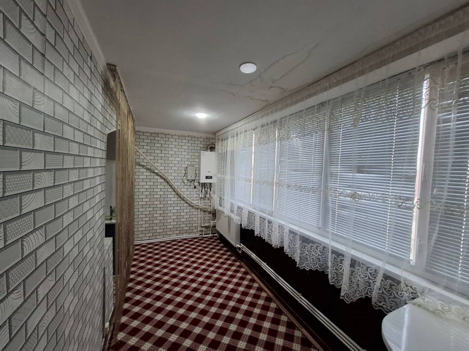 Tenisniykort yonida Luboyga beriladi