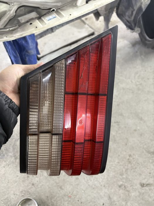 Мерседес 124 задний стоп малинка