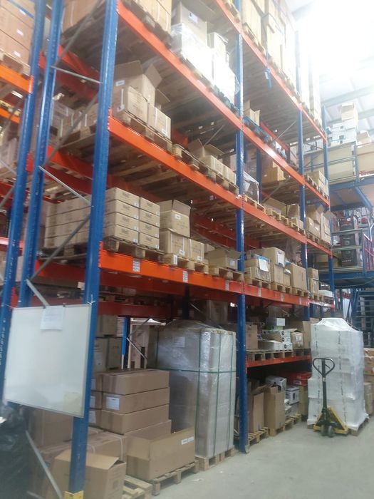 Lichidare de stoc la rafturi metalice profesionale