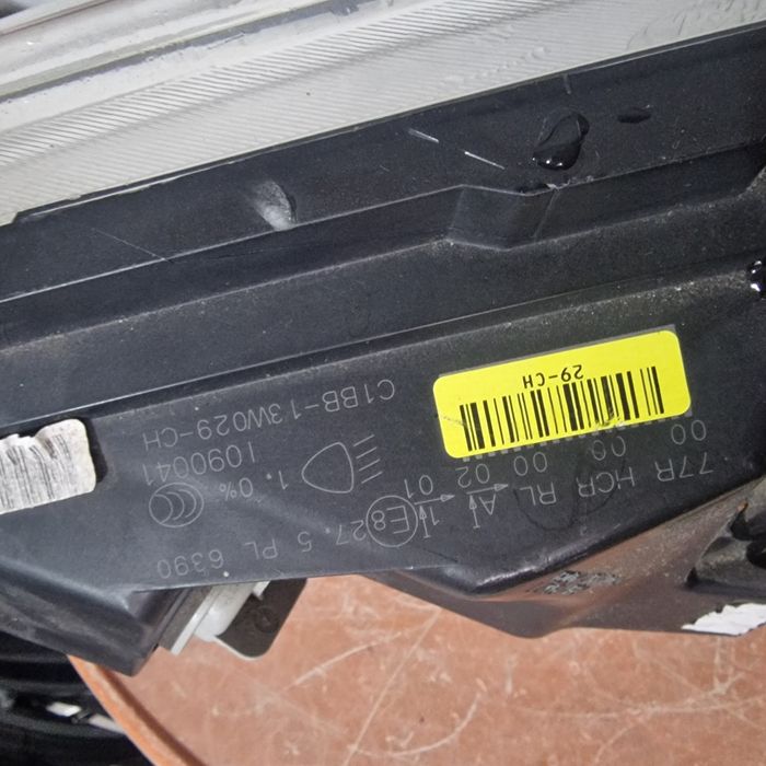 Ford Fiests 2017  13-17 десен фар