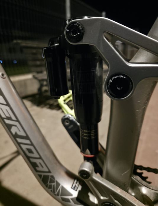 Bicicleta full suspension merida