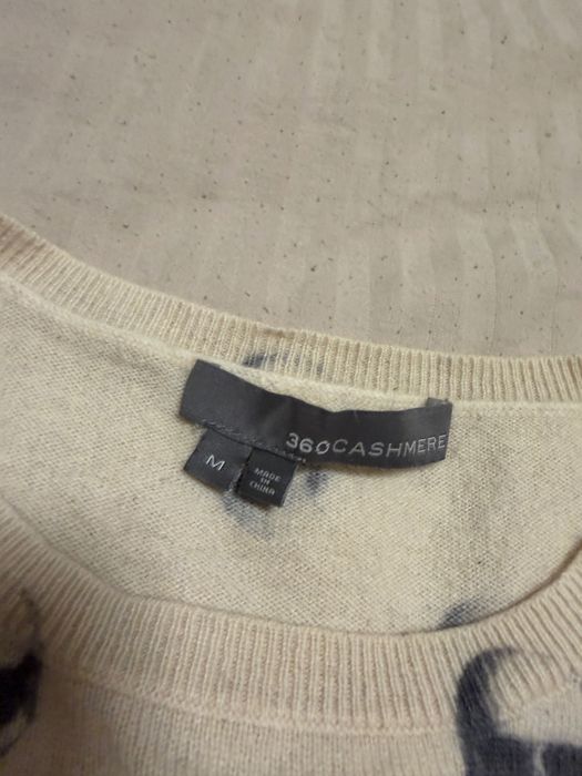 Кашмирен пуловер с черепи