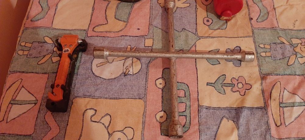 Крачна помпа,пожарогасител  и други.