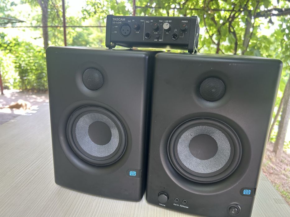 Boxe (monitoare studio) și interfata audio