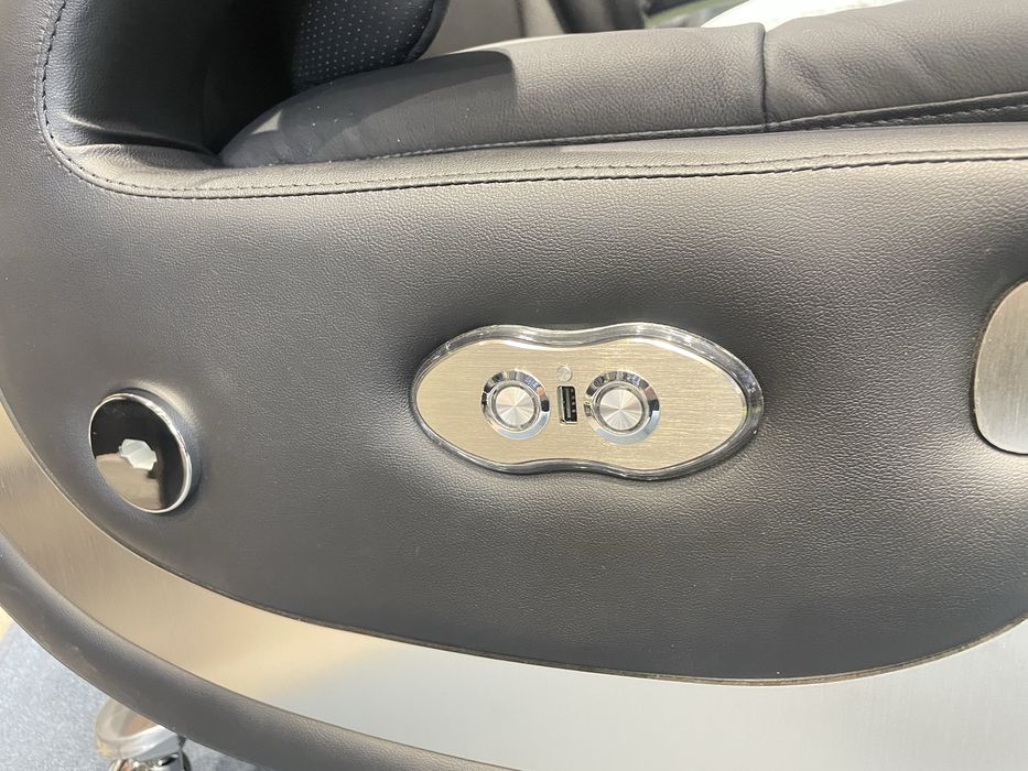 Офисное массажное кресло с электро регулировкой для руководителя