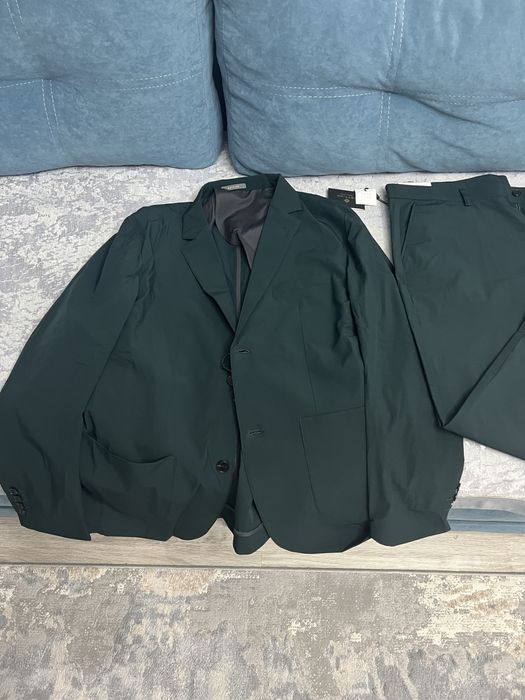 Костюм новый не носил