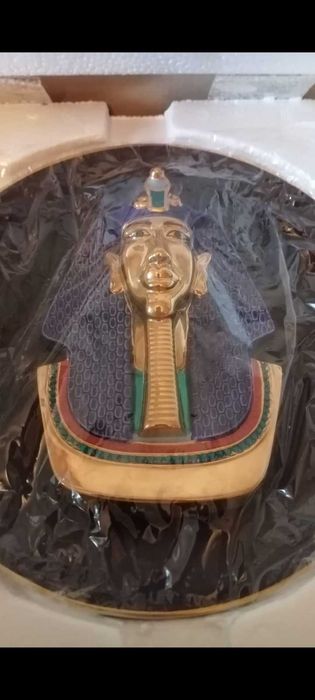 farfurie 3D cu Faraonul Akhenaten tatal lui Tutankhamon pictata cu aur