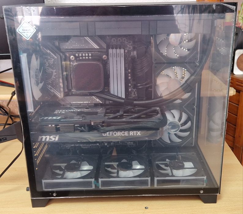 мощен компютър MSI gaming work pc 64GB DDR5 i7 5070ti