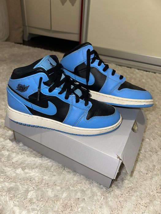 Adidasi Air Jordan 1 Mid „University Blue”