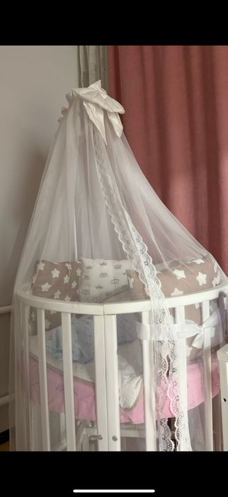 Продам десткую кровать 8/1  на колесиках