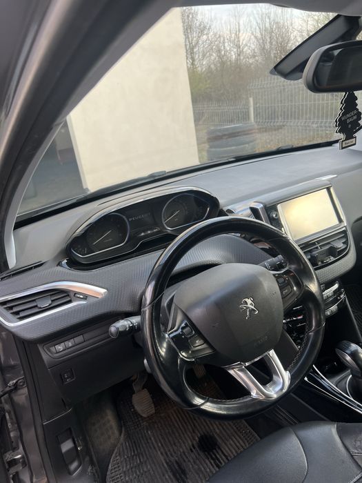 Peugeot 2008  Allure 1.6 Bluehdi 2016