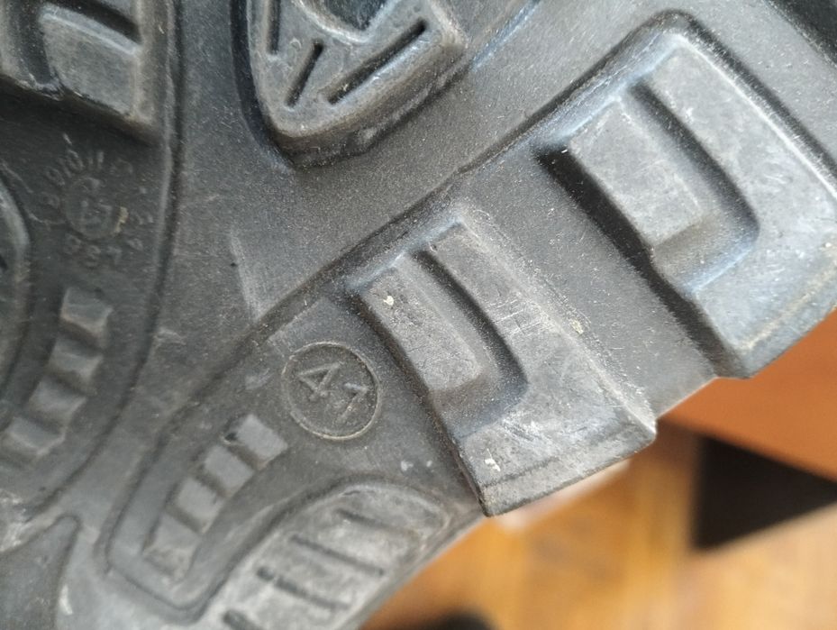 Продам специальные обувь