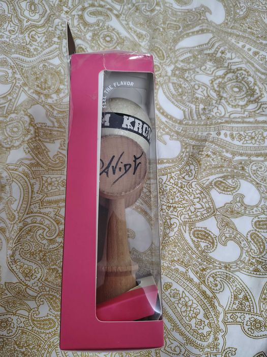 Kendama Strogo neapolitan utilizată o lună și jumatate