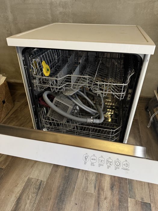 Mașină de spălat vase Arctic FSAE60W1 – foarte bună stare