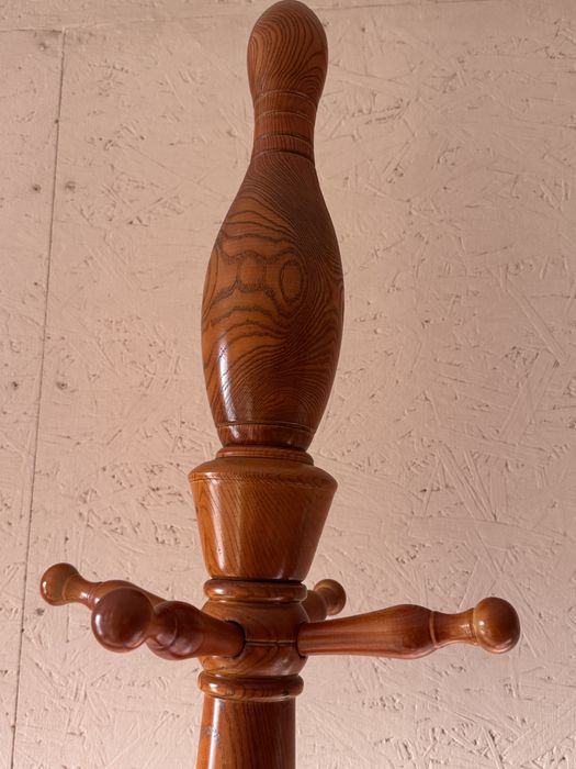 Напольная  вешалка.