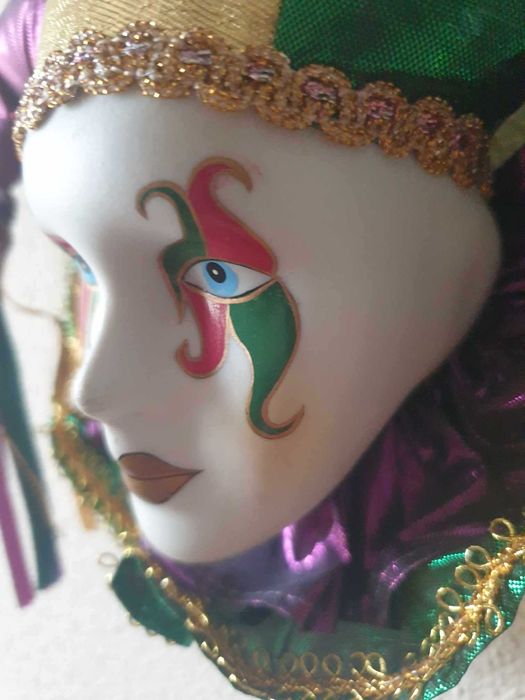 Lady Clown Festival Venezia PORTELAN si platou perete pictat