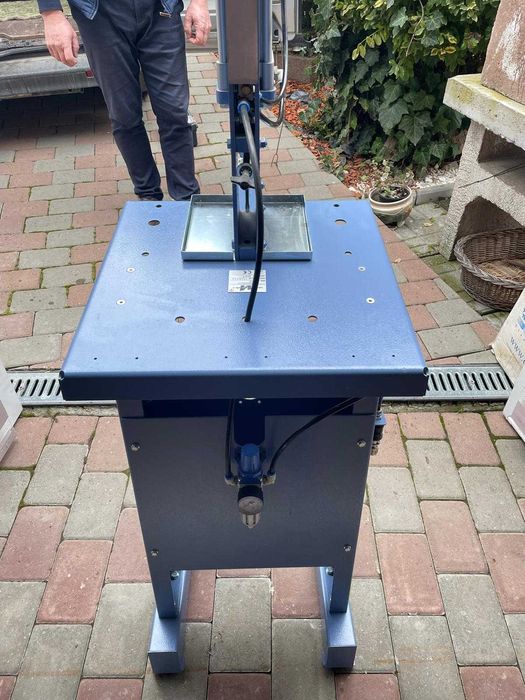 Presa de capse pneumatica cu 1 cap de lucru MT10
Metalmeccanica