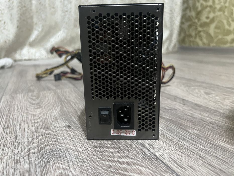 Блок питания 700w Huntkey