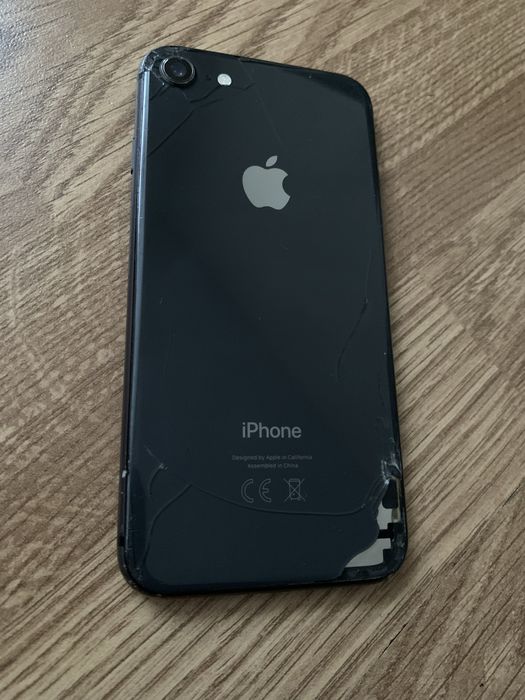 Telefon iphone 8 pentru piese.