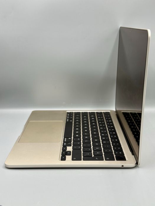 Macbook Air 13,3" | Procesor M2 | 8 GB RAM | 250 GB SSD | 28 Cicluri