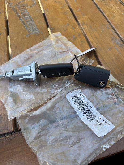 Set inchidere chei butuc passat b8 golf Vw 5G0 800 375 CS