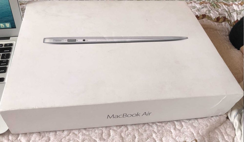 Ноутбук Макбук-13 Айр