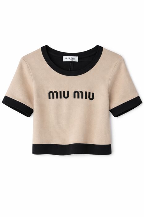Loewe бежова кьса блуза с монограм и принт Miu Miu бежова кьса блуза с лого и контрастни детайли