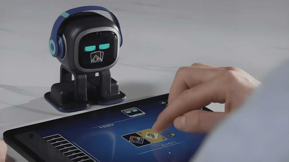 Робот c ии chat gpt EMO AI Desktop Pet