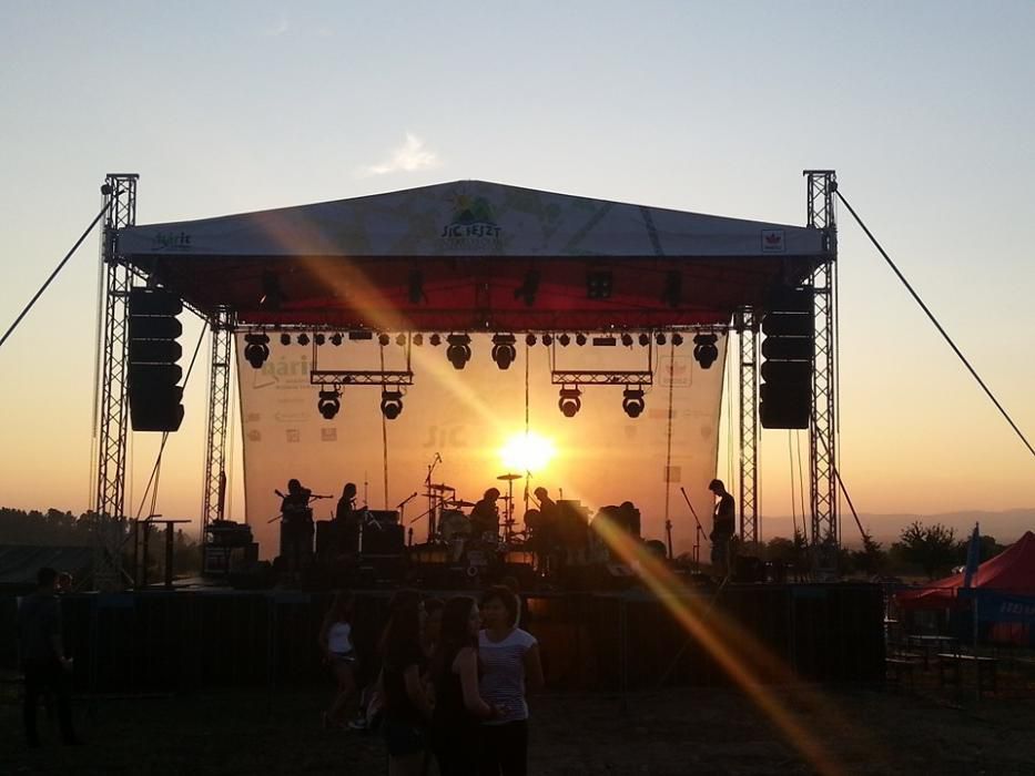 inchiriez scena, echipament sunet si lumini, ecran pe led